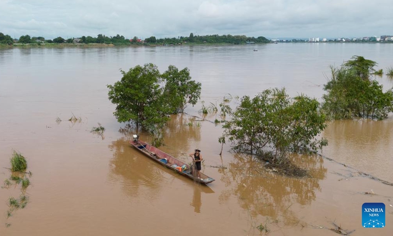 Aerial photo taken on Aug. 20, 2022 shows a villager fishing in Mekong River along submerged sandbanks, to the west of Lao capital Vientiane.Photo:Xinhua