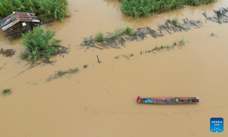 Aerial photo taken on Aug. 20, 2022 shows a villager rowing a boat in Mekong River along submerged sandbanks, to the west of Lao capital Vientiane.Photo:Xinhua