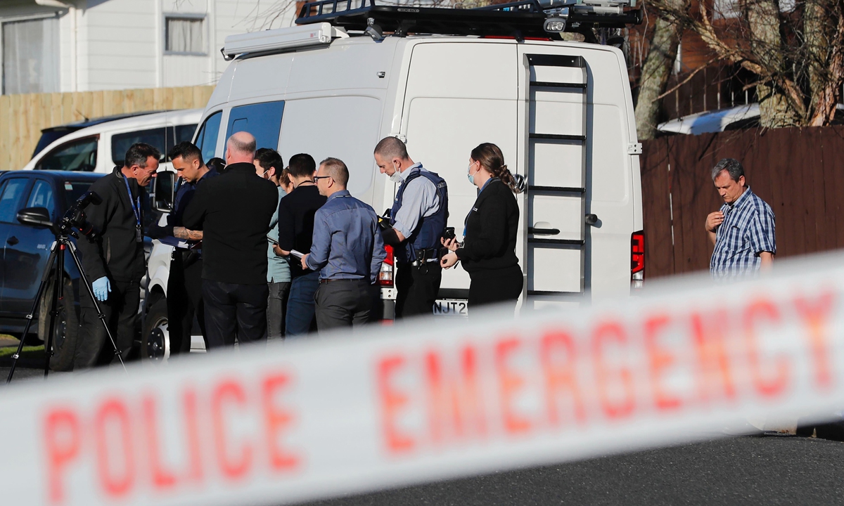 New Zealand police investigators work at a scene in Auckland on Aug. 11, 2022, after bodies were discovered in suitcases. . Photo: VCG