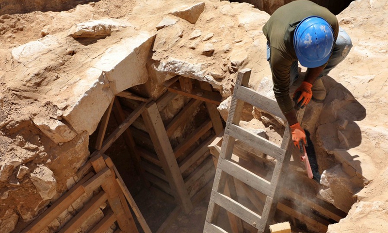 A staff member of the Israel Antiquities Authority works at the site of a newly-discovered 1,200-year-old rural estate in the southern Israeli Bedouin city of Rahat in the Negev desert, on Aug, 23. 2022. (Photo: Xinhua)