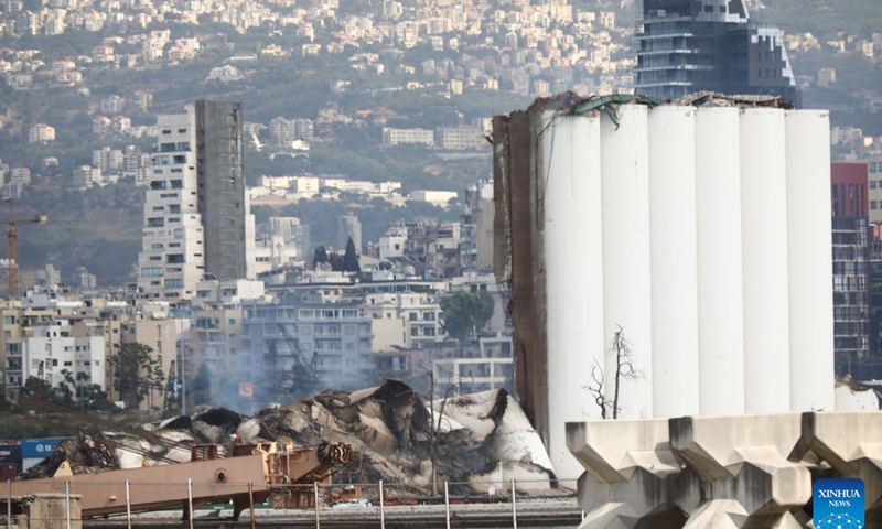 Photo taken on Aug. 24, 2022 shows the southern part of the silos in Beirut port, which remains standing, in Beirut, Lebanon. The northern part of the silos in Beirut port in the Lebanese capital collapsed entirely on Tuesday early morning, causing a massive cloud of dust.(Photo: Xinhua)