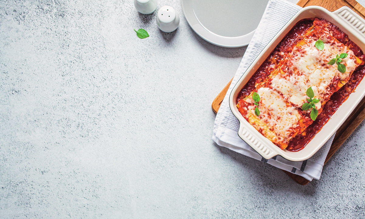 Spinach Macaroni with Tomato Sauce Photo: VCG