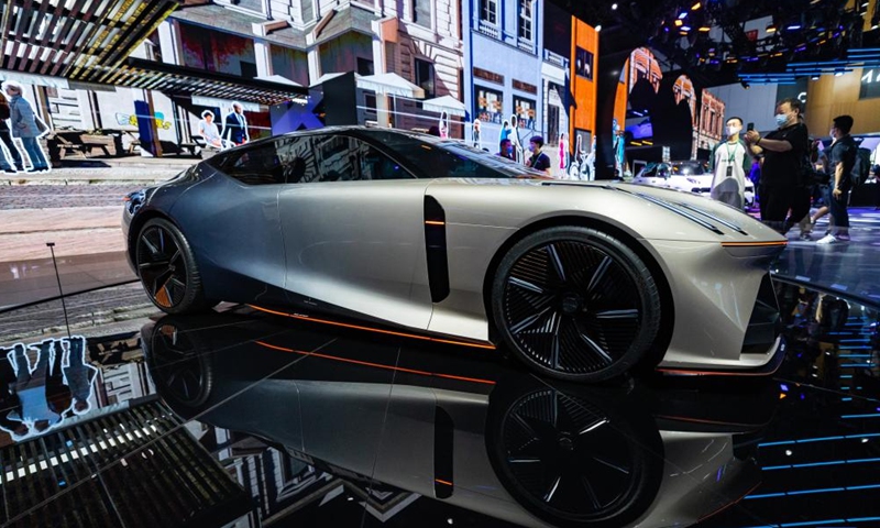 Visitors view a Buick car from SAIC-GM, a joint venture between Shanghai-based SAIC Motor and General Motors, at the Chengdu Motor Show 2022 in Chengdu, capital of southwest China's Sichuan Province, Aug. 26, 2022.Photo:Xinhua