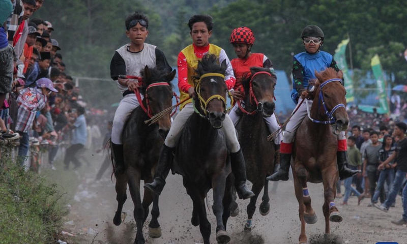 Children jockeys compete during a traditional horse racing competition at Takengon in Aceh, Indonesia, Aug. 27, 2022.Photo:Xinhua