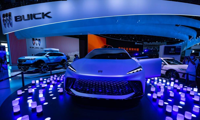 Visitors view a Buick car from SAIC-GM, a joint venture between Shanghai-based SAIC Motor and General Motors, at the Chengdu Motor Show 2022 in Chengdu, capital of southwest China's Sichuan Province, Aug. 26, 2022.Photo:Xinhua