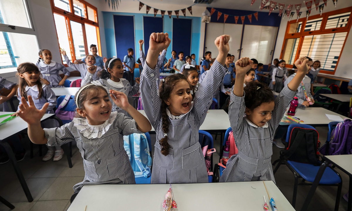 Palestinian pupils attend class on the first day of the new academic year in schools run by the United Nations Relief and Works Agency for Palestine Refugees in Gaza city, on August 29, 2022. Photo: VCG