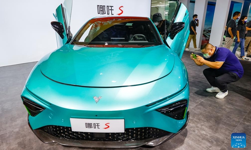 Visitors view a Buick car from SAIC-GM, a joint venture between Shanghai-based SAIC Motor and General Motors, at the Chengdu Motor Show 2022 in Chengdu, capital of southwest China's Sichuan Province, Aug. 26, 2022.Photo:Xinhua