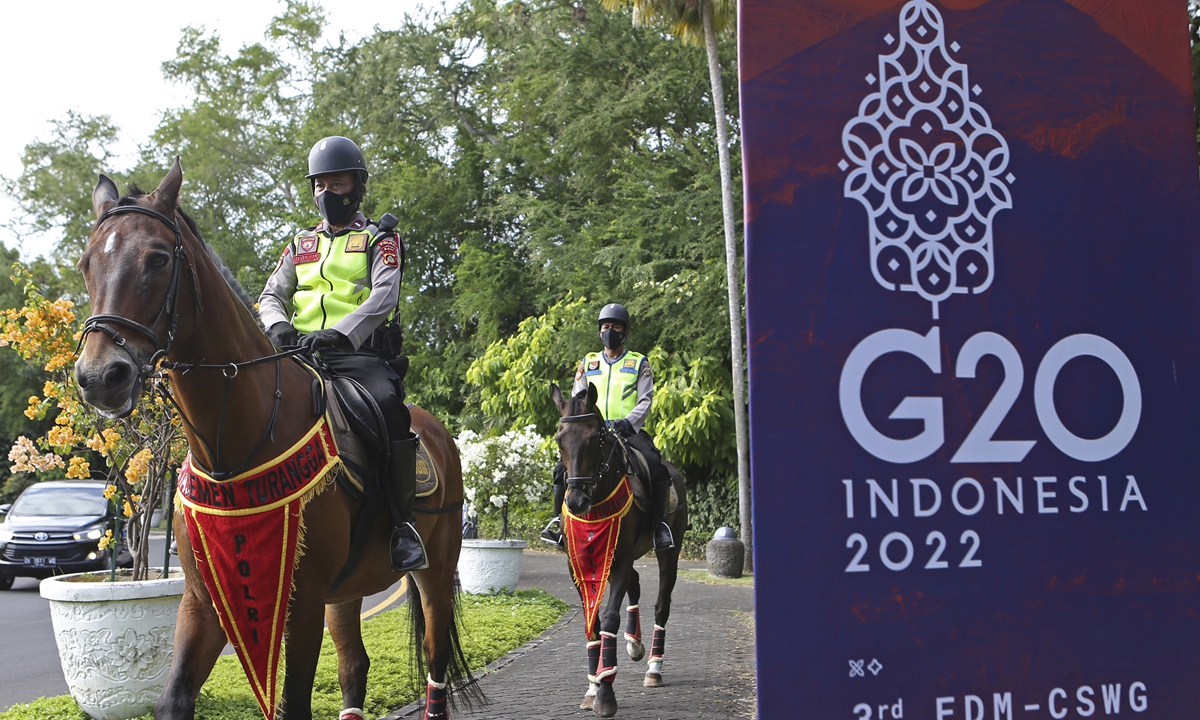 Two mounted police patrol a G20 conference venue in Nusa Dua, Bali, Indonesia on August 30, 2022. The G20's Joint Environment and Climate Ministerial Meeting (JECMM) will be held on August 31. Photo: VCG