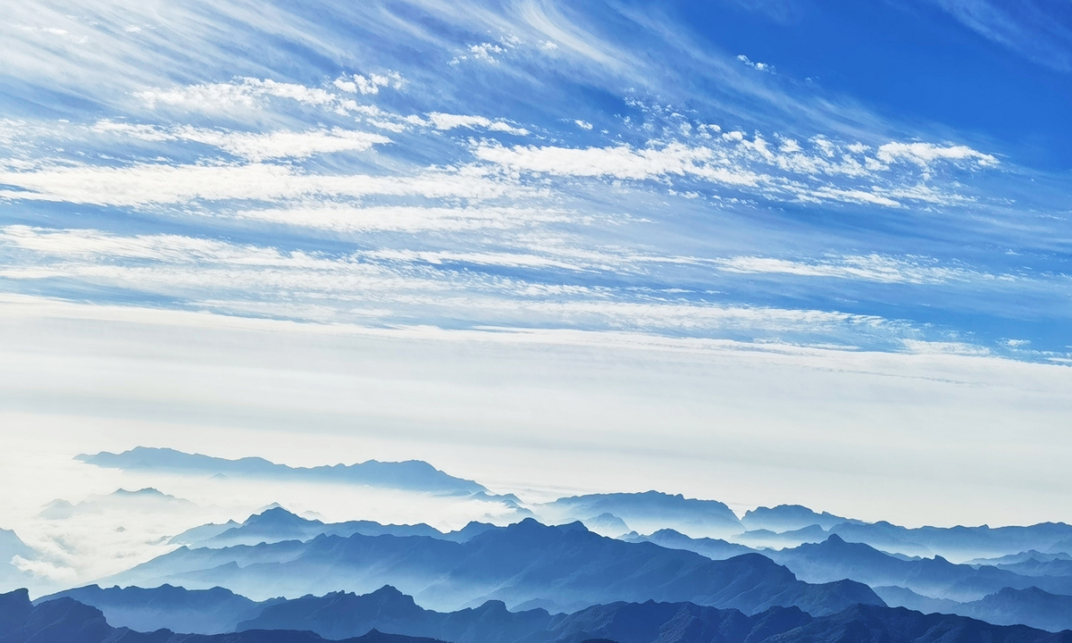 A view of the sea of clouds frequently appears on Baihua Mountain in Fangshan District, Beijing, in early autumn on August 30, 2022. Seen from the top of the mountain, peaks are shrouded in a sea of clouds, making a spectacular scene. Photo: IC
