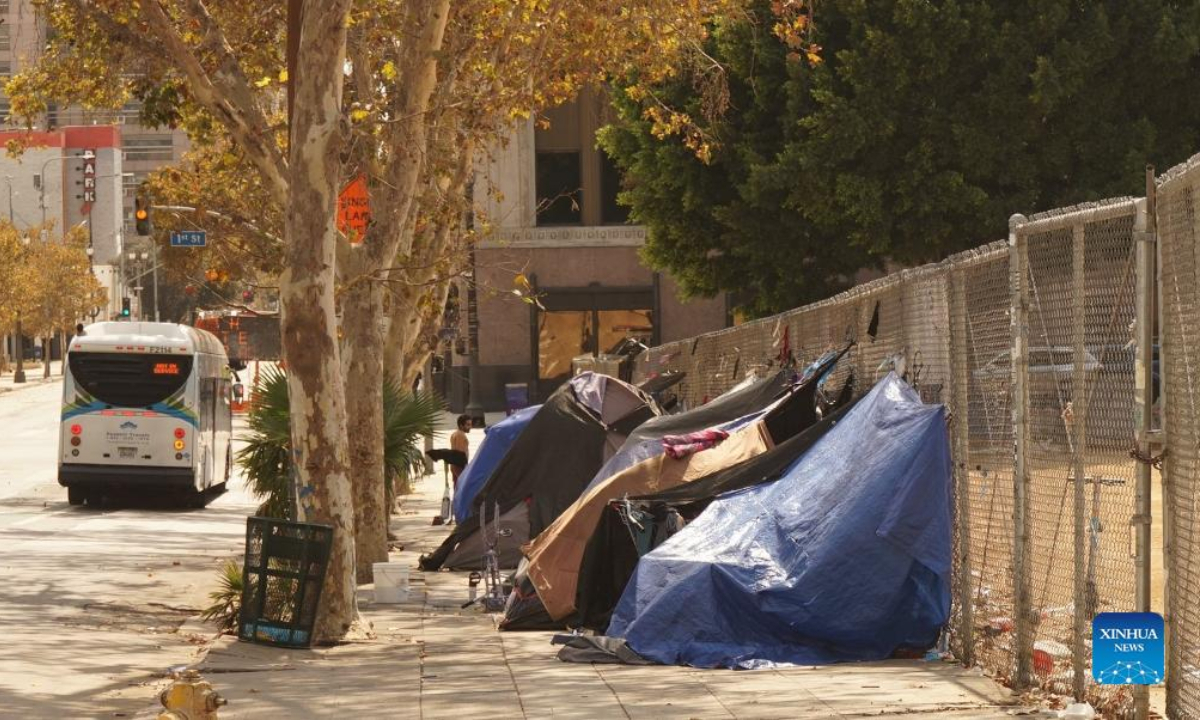 Tents housing the homeless line the sidewalk of a street in downtown Los Angeles, California, the United States, on Sep 8, 2022. Photo:Xinhua