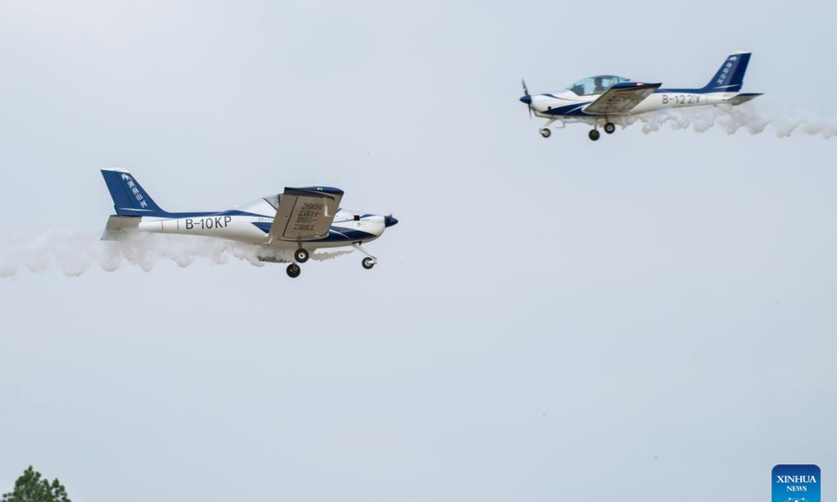 Two fixed-wing aircraft perform during an air show, which is a part of the 2022 Hunan (International) General Aviation Industry Expo, at the Lusong Airport of Zhuzhou City, central China's Hunan Province, Sep 1, 2022. Photo:Xinhua