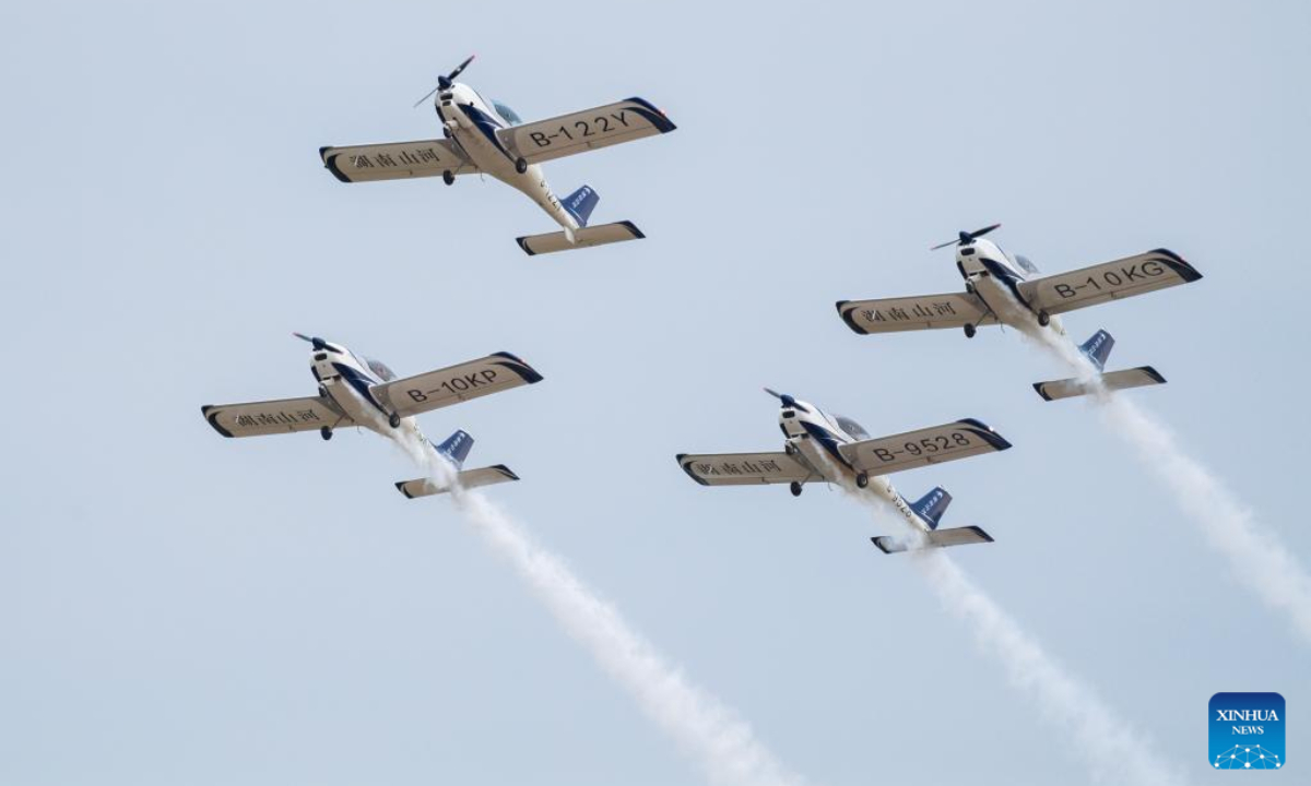 A fleet of fixed-wing aircraft fly during an air show, which is a part of the 2022 Hunan (International) General Aviation Industry Expo, at the Lusong Airport of Zhuzhou City, central China's Hunan Province, Sep 1, 2022. Photo:Xinhua