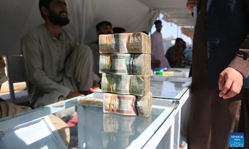 Photo taken on Aug. 30, 2022 shows a money exchange market in Kabul, Afghanistan. Afghanistan received another fresh batch of 40 million U.S. dollars in cash as humanitarian aid late on Monday, the country's central bank, Da Afghanistan Bank (DAB), said in a statement released here Tuesday.(Photo: Xinhua)