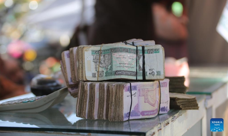 Photo taken on Aug. 30, 2022 shows paper currency at a money exchange market in Kabul, Afghanistan. Afghanistan received another fresh batch of 40 million U.S. dollars in cash as humanitarian aid late on Monday, the country's central bank, Da Afghanistan Bank (DAB), said in a statement released here Tuesday.(Photo: Xinhua)