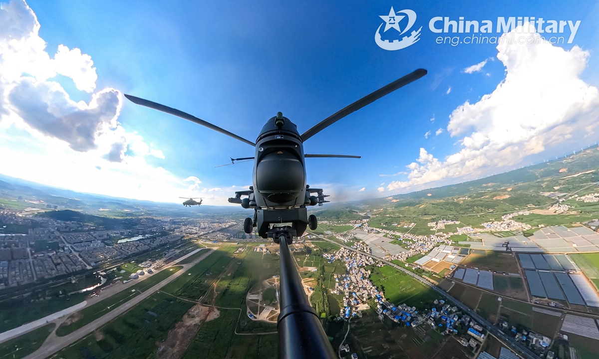 A helicopter attached to a brigade under the PLA 75th Group Army steadily flies in a recent real-combat flight training exercise. (eng.chinamil.com.cn/Photo by Sun Changyi)