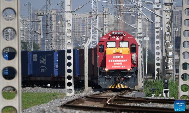 A China-Europe freight train arrives at Xi'an international port in Xi'an, northwest China's Shaanxi Province, Aug. 31, 2022. The freight train loaded with raw materials of liquorice, a Chinese medicinal herb, which departed from Turkmenistan, arrived at the Xi'an international port in Shaanxi Province on Wednesday.(Photo: Xinhua)