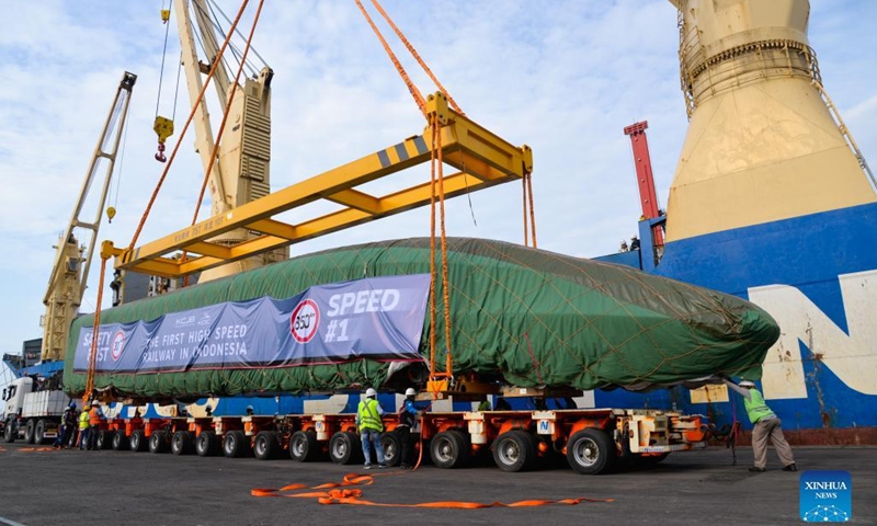 Photo taken on Sept. 2, 2022 shows a high-speed electric passenger train, customized for the Jakarta-Bandung high-speed railway, being unloaded from a vessel in Tanjung Priok Port in Jakarta, Indonesia. A high-speed electric passenger train and an inspection train, made in China and customized for the Jakarta-Bandung High-Speed Railway (HSR) project, arrived in the Jakarta Port from China's Qingdao Port on Thursday. (Photo: Xinhua)