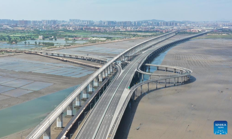 Aerial photo taken on Sept. 2, 2022 shows the Quanzhou Bay cross-sea bridge, a part of the Fuzhou-Xiamen high-speed railway, in southeast China's Fujian Province.Photo:Xinhua