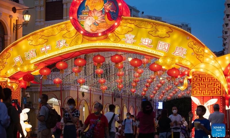 People view illumination installations during the Mid-Autumn Festival at Senado Square in south China's Macao, Sept. 10, 2022.Photo:Xinhua