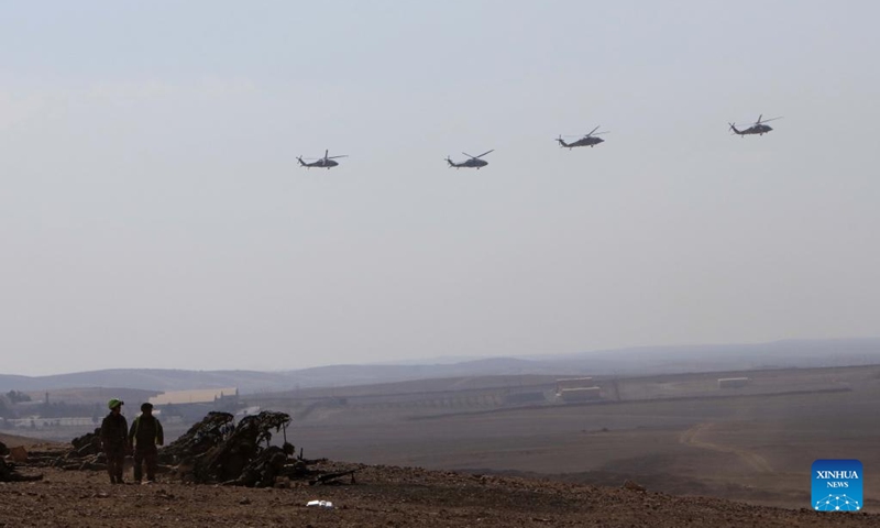 Helicopters and ground personnel take part in the Eager Lion military drill near the city of Zarqa in Jordan, Sept. 14, 2022. The annual Eager Lion military drill hosted by the Jordan Armed Forces kicked off on Sunday in the kingdom with the participation of 26 foreign militaries. More than 4,000 military personnel and 1,000 civilians participated the drill, which runs until Sept. 15, state-run Al-Mamlaka TV reported, citing the drill's spokesman Mustafa Al-Hiyari.(Photo: Xinhua)