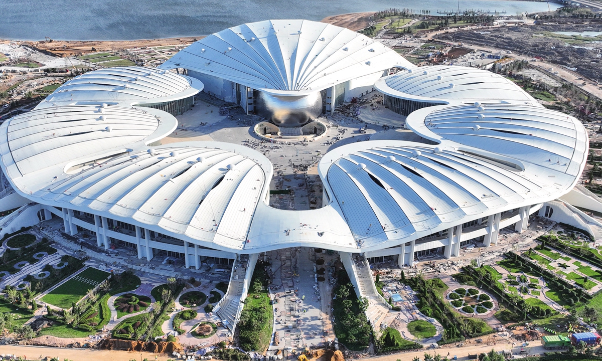 The International Expo Center of the China-SCO Local Economic and Trade Cooperation Demonstration Area in Qingdao, East China's Shandong Province gets the finishing touches such as greening on September 19, 2022. The project will officially start operation on September 30 with a total area of 168,800 square meters. Photo: cnsphoto