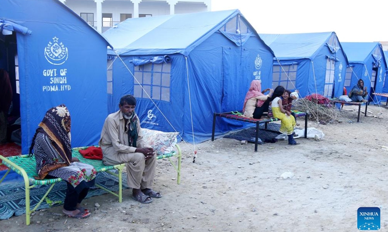 Flood-affected people are seen on the outskirts of Hyderabad, Pakistan, Sept. 18, 2022.Photo:Xinhua