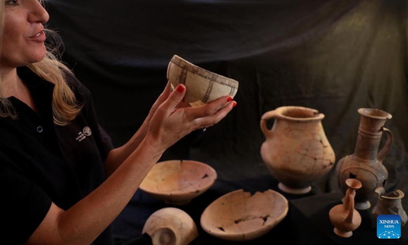 An archeologist shows a pottery vessel in which opium remains were found, in Jerusalem, on Sept. 20, 2022.(Photo: Xinhua)