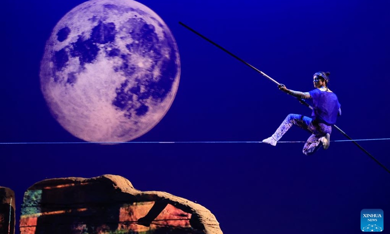 An artist performs during the Cirque du Soleil show entitled The Wealth of a Nation at Princess Nourah bint Abdulrahman University theatre in Riyadh, Saudi Arabia, on Sept. 20, 2022. The show was staged to celebrate the country's National Day.(Photo: Xinhua)