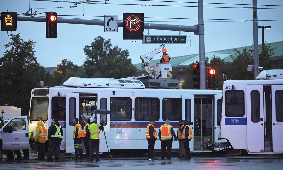 Aurora police and fire units respond to a Regional Transportation District train derailment in Aurora, Colorado, the US, on September 21, 2022. At least three people were injured, according to emergency responders. Photo: VCG