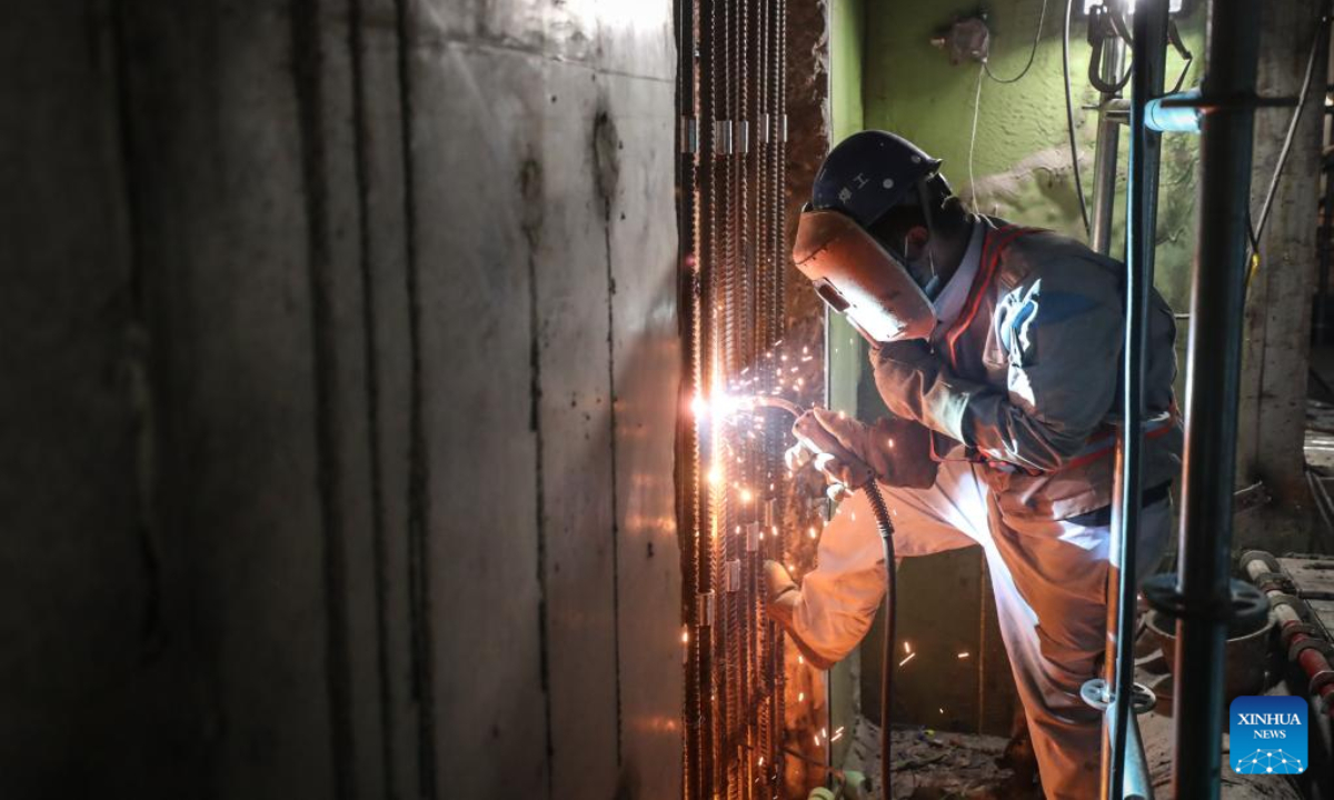 A worker works at the construction site of an undersea tunnel in Dalian Bay, northeast China's Liaoning Province, Sep 29, 2022. Photo:Xinhua