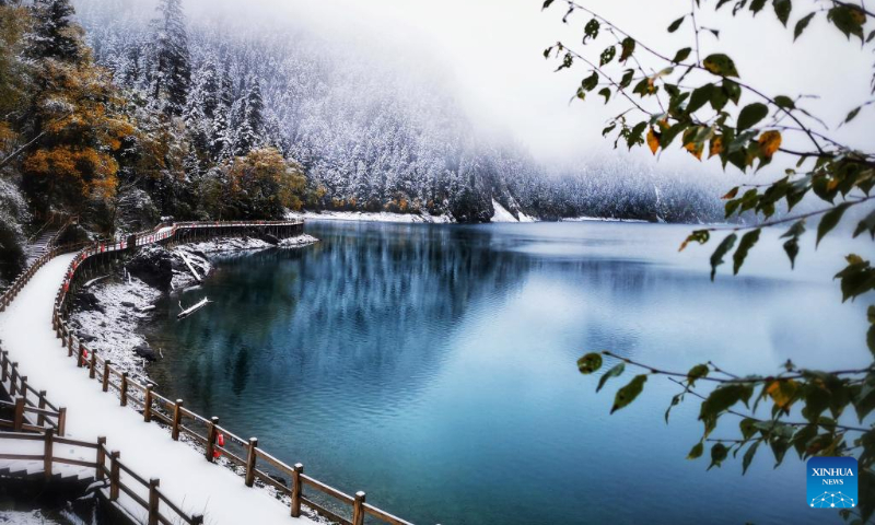 Photo taken on Oct. 7, 2022 shows a view of the Jiuzhaigou scenic area after snow in southwest China's Sichuan Province. (Photo by Liang Feng/Xinhua)