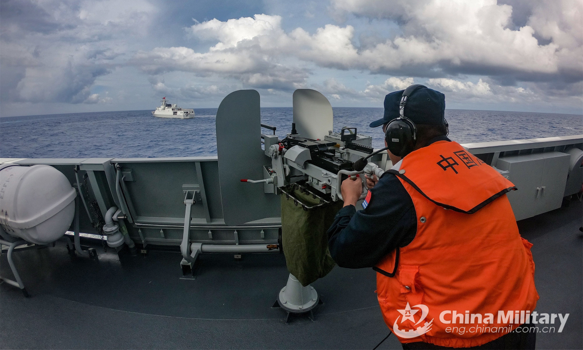 A sailor assigned to a naval frigate flotilla under the PLA Southern Theater Command holds heavy machine gun to guard against potential dangers in an all-subject training assessment on September 7, 2022. Photo:China Military