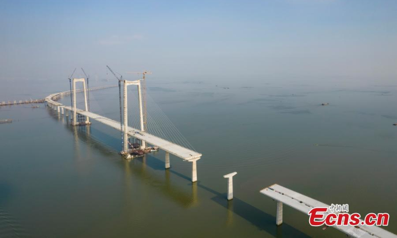 Box girder installation on Shenzhen-Zhongshan bridge completed 