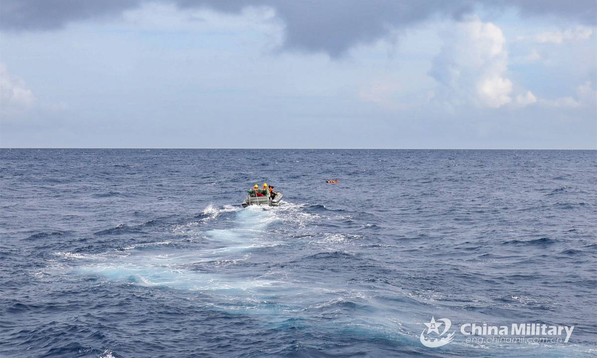 Sailors assigned to a naval frigate flotilla under the PLA Southern Theater Command steer a rigid-hull inflatable boat (RHIB) to rescue the simulated overboard personnel in an all-subject training assessment on September 7, 2022. Photo:China Military