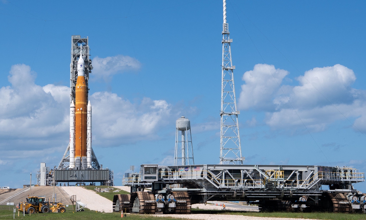 NASA has called off the scheduled September 27 launch of its historic uncrewed mission to the Moon due to a tropical storm that is forecast to strengthen as it approaches Florida.
In this handout image courtesy of NASA the CT-2 is seen outside the gates at Launch Pad 39B as teams configure systems for rolling Space Launch System (SLS) rocket and Orion spacecraft back to the Vehicle Assembly Building, September 24, 2022.Photo: AFP