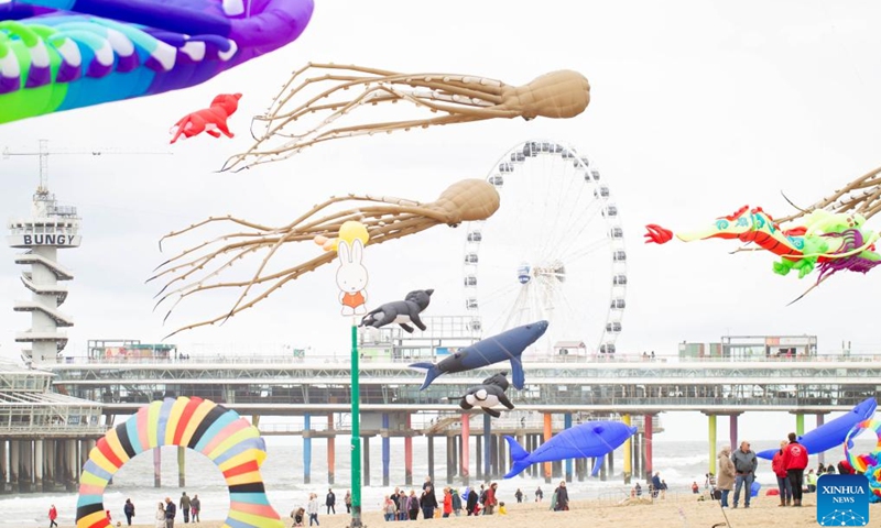 Kites hover above the beach during a kite festival in the Hague, the Netherlands, on Sept. 24, 2022.Photo:Xinhua