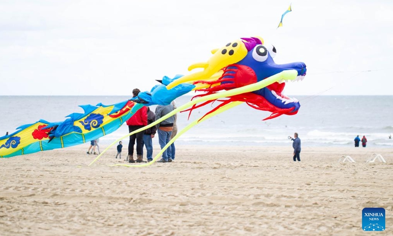 Kites hover above the beach during a kite festival in the Hague, the Netherlands, on Sept. 24, 2022.Photo:Xinhua