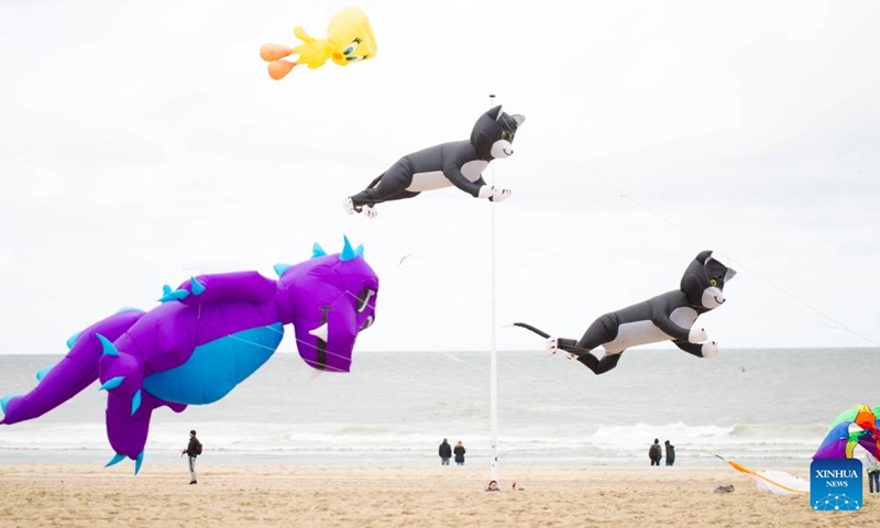 Kites hover above the beach during a kite festival in the Hague, the Netherlands, on Sept. 24, 2022.Photo:Xinhua