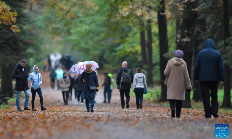 People walk at a park in Moscow, Russia, on Sept. 25, 2022.Photo:Xinhua