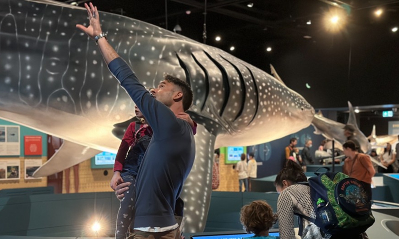 Visors are viewing an immersive blockbuster exhibition in the Australian Museum on Sept. 24, 2022, in Sydney, Australia.Photo:Xinhua