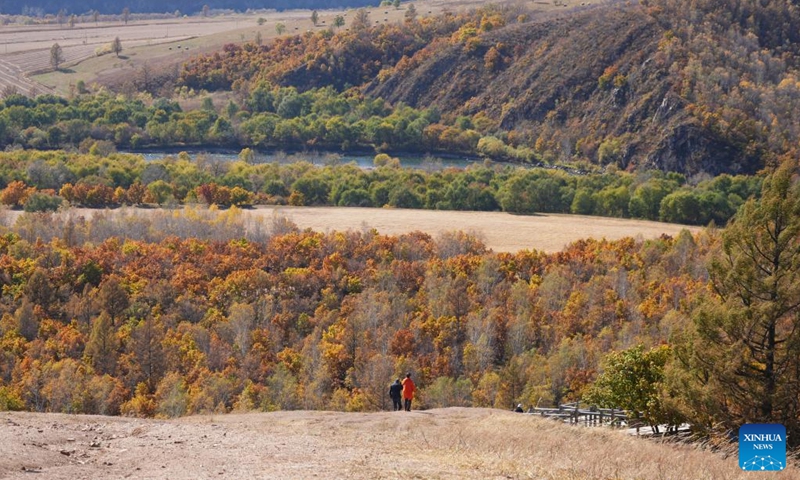 Visitors enjoy autumn scenery at Shidawan scenic spot in Chaihe Town, Zhalantun City of north China's Inner Mongolia Autonomous Region, Sept. 27, 2022.(Photo: Xinhua)