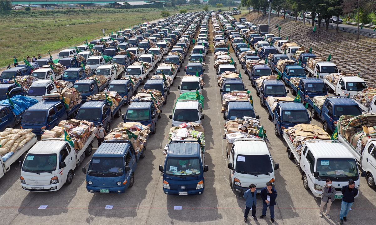 Trucks carrying recyclable waste line a street during an environmental protection event in Cheongdo County in North Gyeongsang Province, South Korea, on September 28, 2022. The event was held to publicize the importance of the circular economy and resource circulation. Photo: VCG