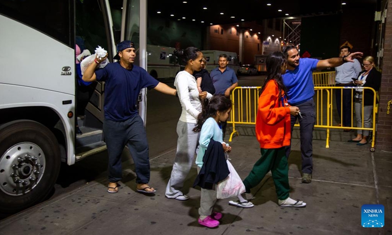 Migrants arrive at the Port Authority bus terminal in New York, the United States, on Sept. 27, 2022. New York City will set up and open transitory humanitarian emergency response and relief centers in the coming weeks to handle the influx of migrants transported from Texas and other border states, announced New York City Mayor Eric Adams recently.(Photo: Xinhua)