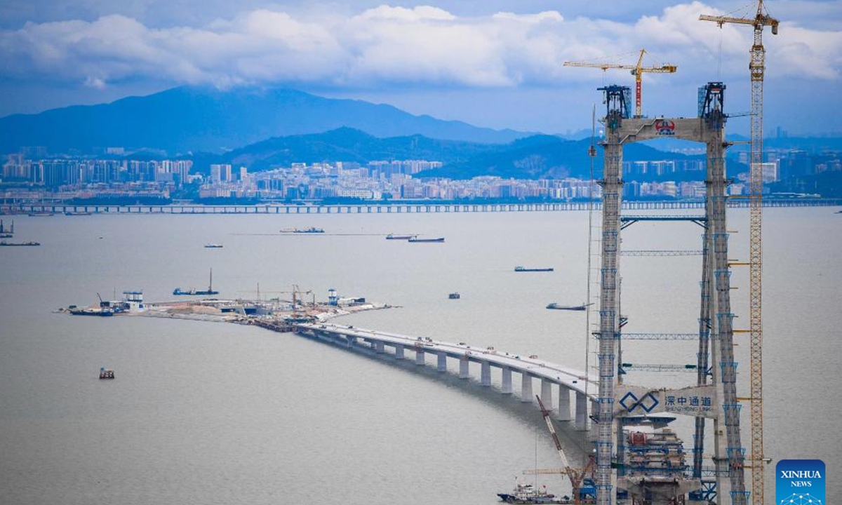 Photo taken on June 7, 2022 shows the construction site of the Lingdingyang Bridge, one of the key projects of the Shenzhen-Zhongshan highway link, in south China's Guangdong Province. (Xinhua/Deng Hua)