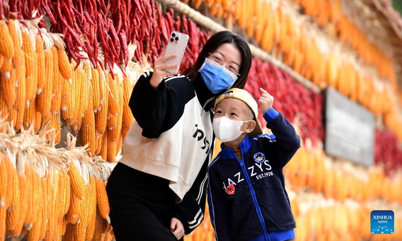 Tourists pose with corps in Duanzhuang Village of Shijiazhuang, capital of north China's Hebei Province, Oct. 5, 2022.(Photo: Xinhua)