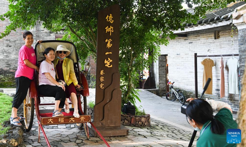 Tourists visit Liuke Village of Boao Town in Qionghai, south China's Hainan Province, Oct. 2, 2022.Photo:Xinhua