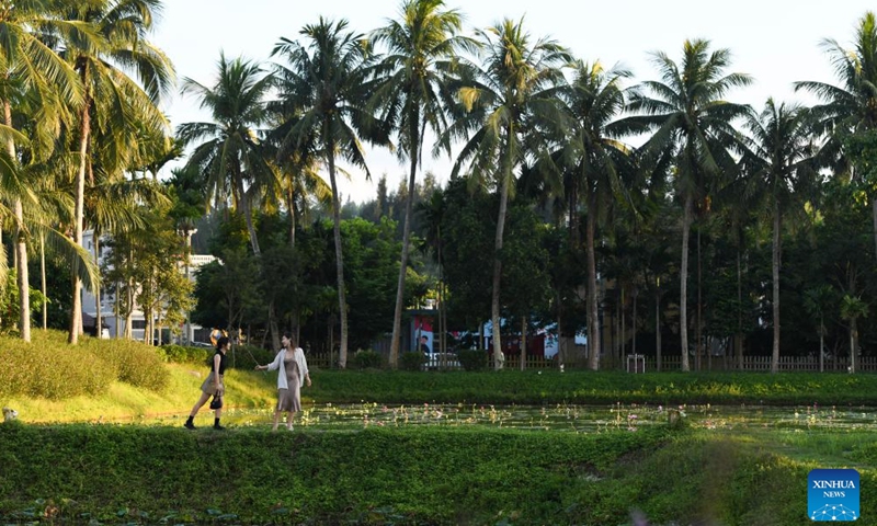 Tourists visit Liuke Village of Boao Town in Qionghai, south China's Hainan Province, Oct. 2, 2022.Photo:Xinhua