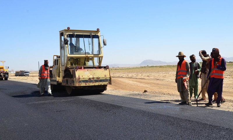 Photo taken on Oct. 9, 2022 shows the reconstruction site of a major highway in Kandahar province, Afghanistan.(Photo: Xinhua)