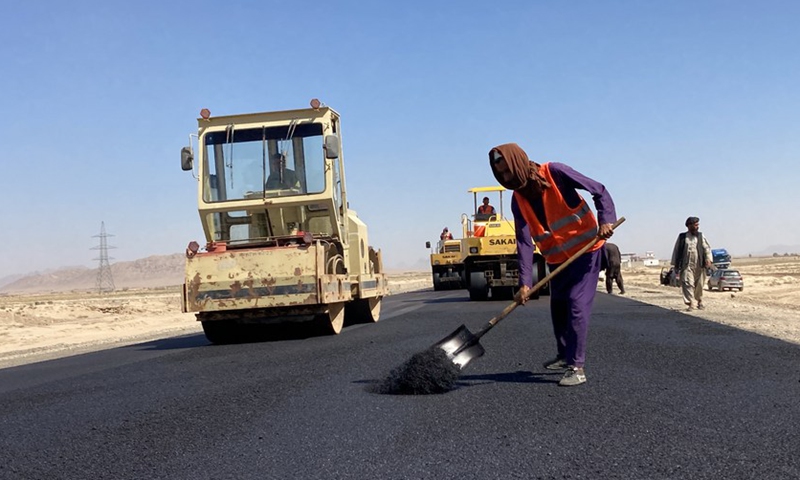 Photo taken on Oct. 9, 2022 shows the reconstruction site of a major highway in Kandahar province, Afghanistan.(Photo: Xinhua)