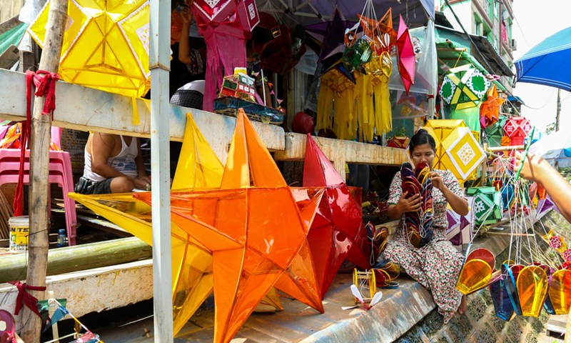 A lantern maker displays traditional lanterns for Thadingyut lighting festival in Yangon, Myanmar, Oct. 7, 2022.(Photo: Xinhua)